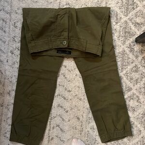 Sanctuary green cargo pants great condition size 24 great for safari!